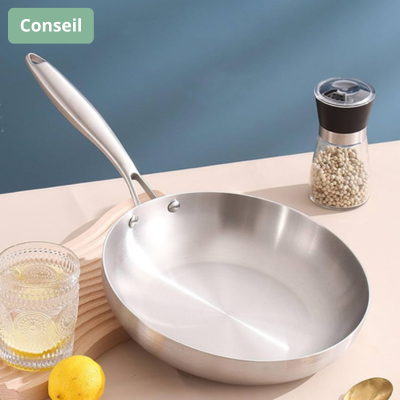 poêle inox 18 10 sur plan de travail verre citron poivrier