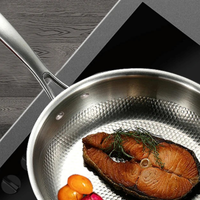 poele inox 18 10 sur plaque induction tranche de poisson qui cuit