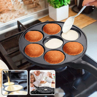 crepiere sur la gaziniere et parent enfant qui font couler la pate a crepe dans les trous