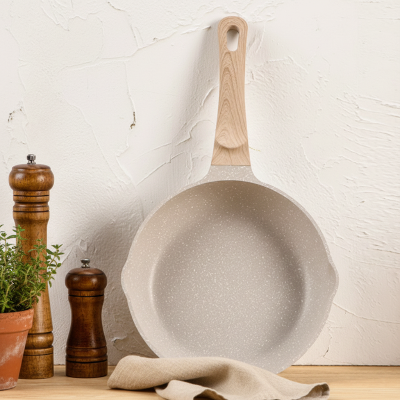 Poêle en céramique pour induction - ambiance cuisine chaleureuse
