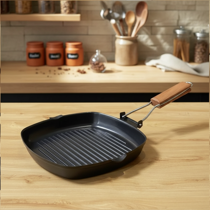 Poêle grill en fonte vue rapprochée dans cuisine rustique