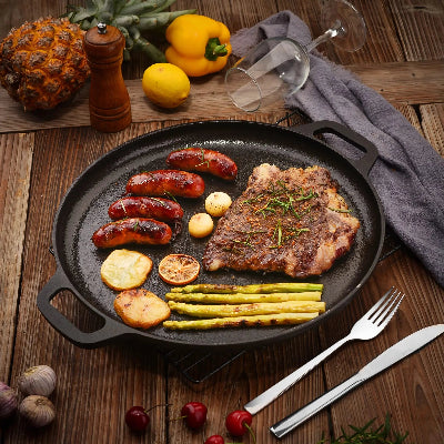 poele-en-fonte-pour-des-legumes-ou-viandes-grillees