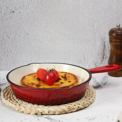 poele-en-fonte-emaillee-saveurs-et-tradition